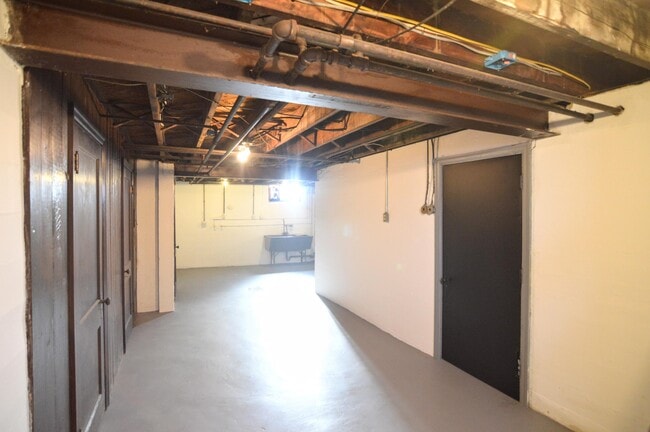 Building Photo - 27 Sunnymede Dr