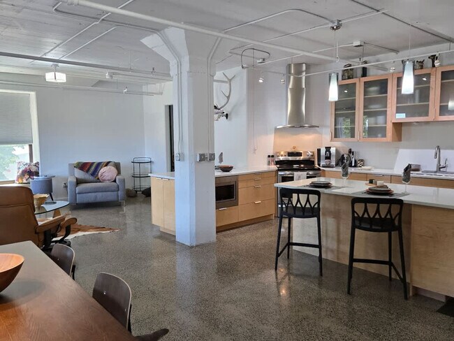 Building Photo - 790 Front St