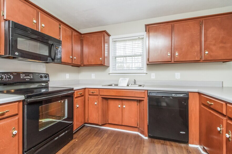 Building Photo - 4465 Winton Dr