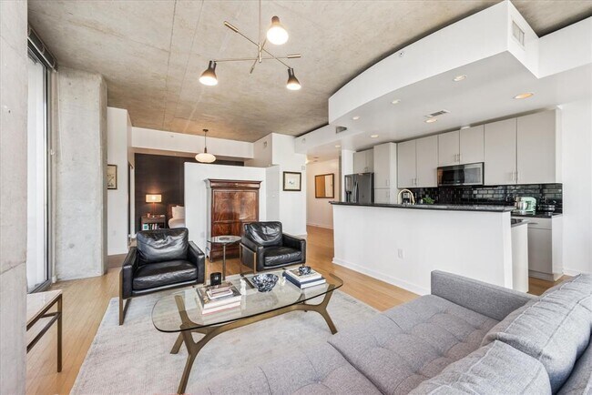 Building Photo - 360 Nueces St
