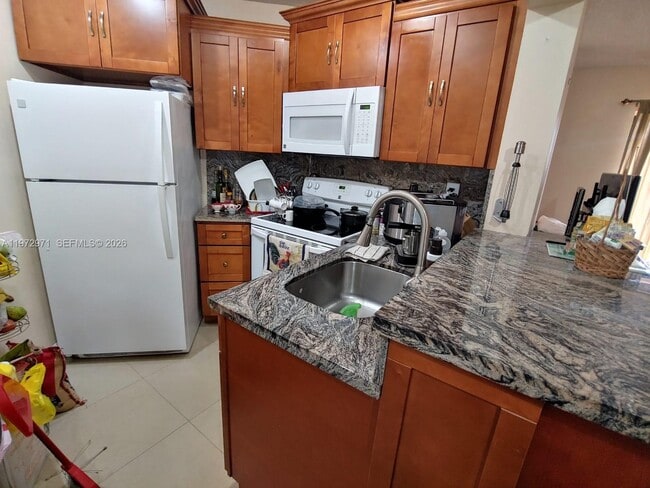 Building Photo - 690 W Park Dr