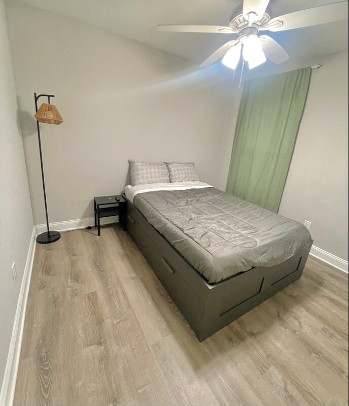 Building Photo - 1124 N Stella Ave