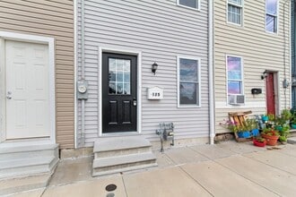 Building Photo - Modern 3BR/2BA Home in Columbia Borough School District w/ Fenced Yard & Central Air!