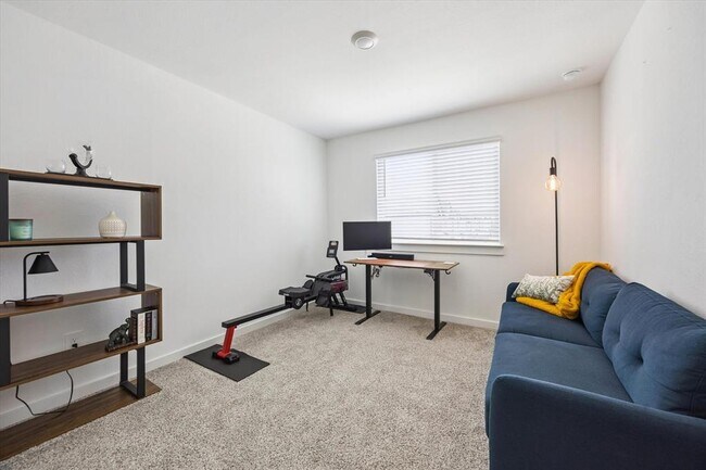 Building Photo - 3215 Creston Gate Dr