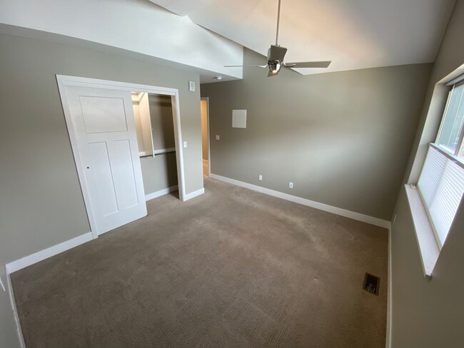 Building Photo - Modern Two Bedroom, 1.5 Bathroom Condo on ...