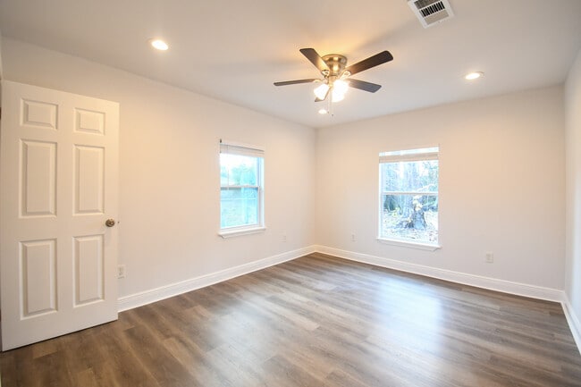 Building Photo - 415 W 29th Ave