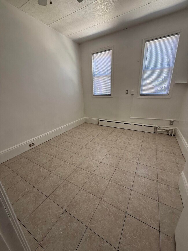 Building Photo - 406 67th St