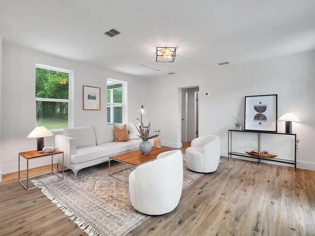 Family Room - 2912 Gerald Dr