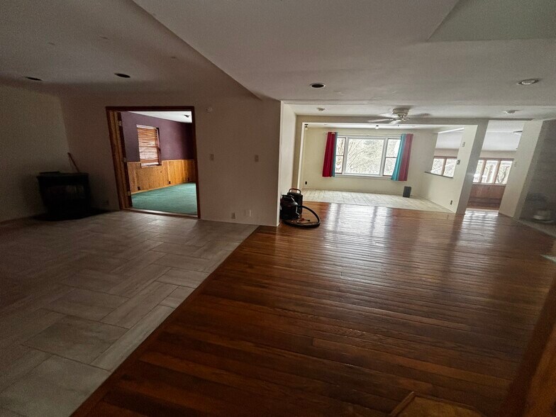 Building Photo - 349 Bone Plain Rd