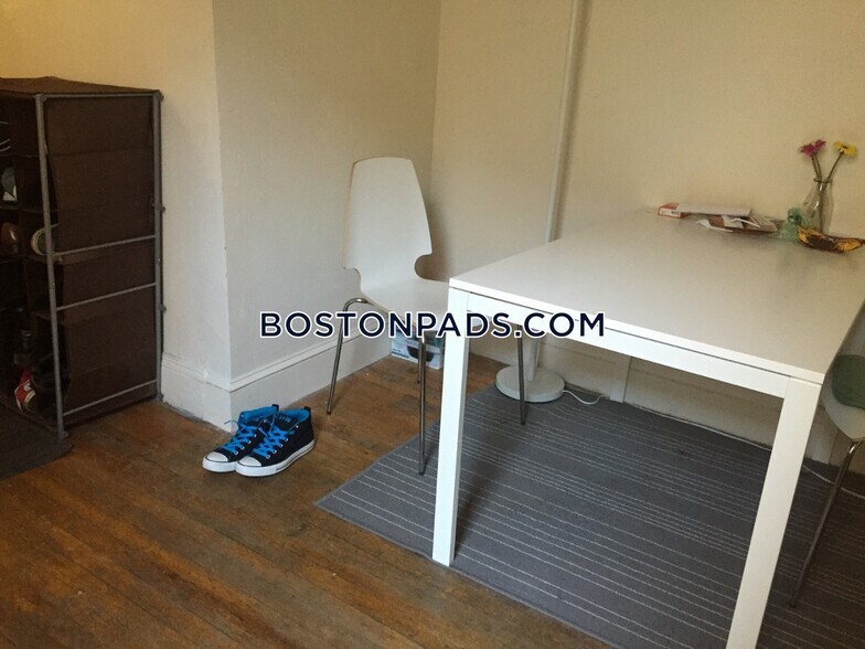 Building Photo - 1191 Boylston St