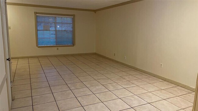 Building Photo - 7600 Burgoyne Dr.