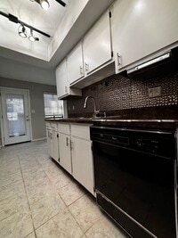 Building Photo - Cozy Butler Township Home with 2-Car Carpo...