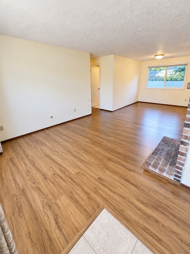 Building Photo - 2729 SE 63rd Ave