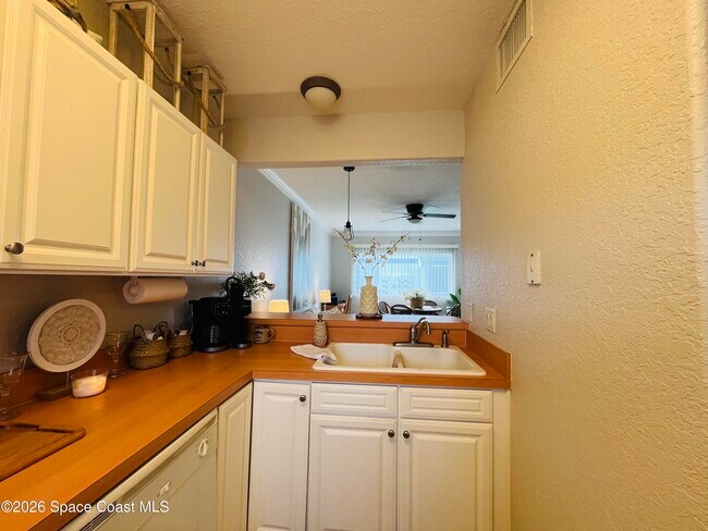 Building Photo - 625 Ocean Park Ln