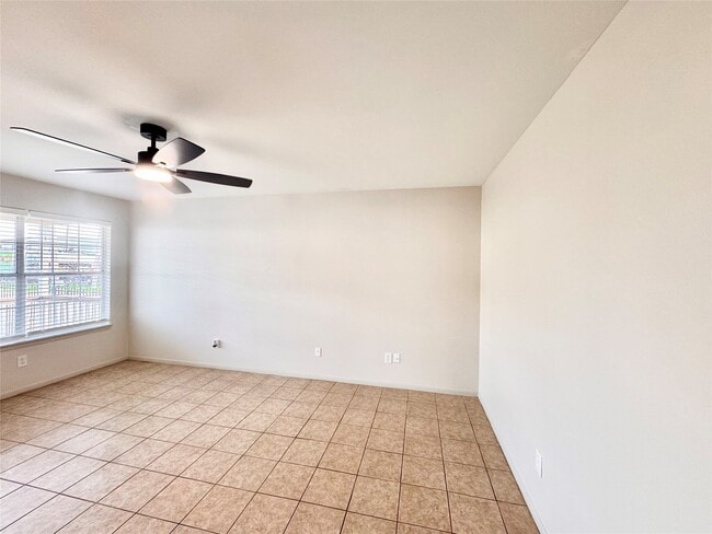 Building Photo - 301 Enid St