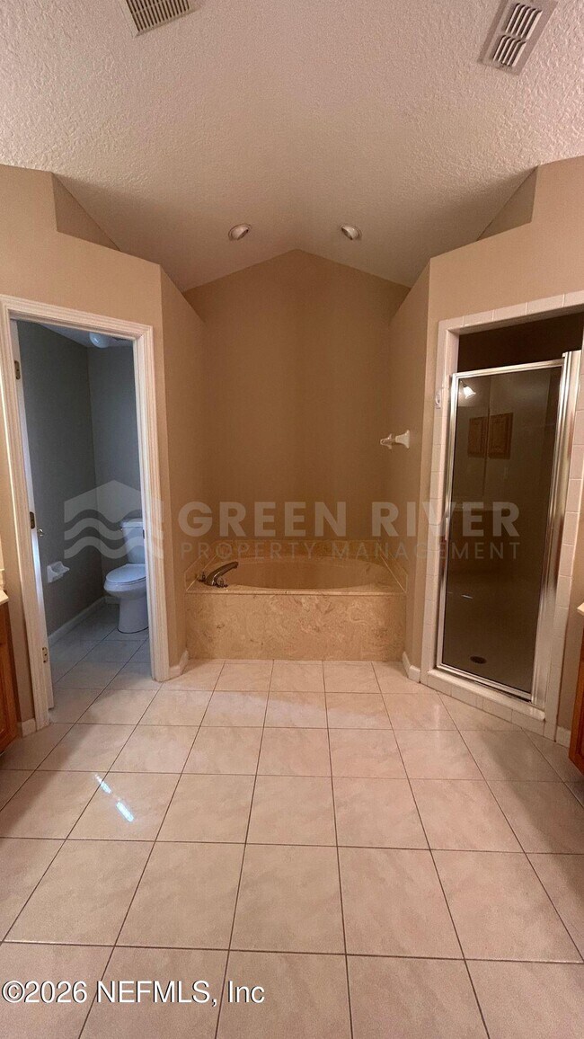 Building Photo - 2522 Willow Creek Dr