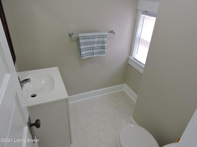 Building Photo - 670 N Barbee Way