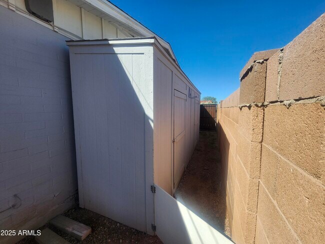 Building Photo - 6401 E Parkview Dr