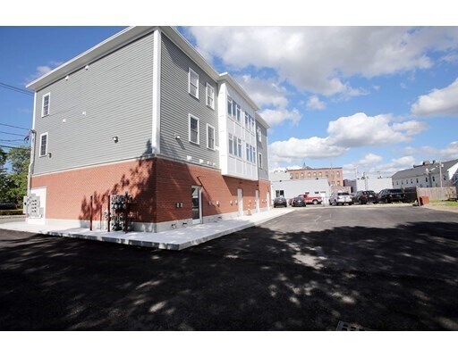 Building Photo - 30 Temple St