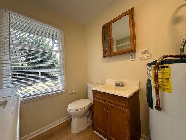 Building Photo - Burien - Recently Renovated 2 Bedroom / 1.5 Bath with Normandy Park Beach Rights