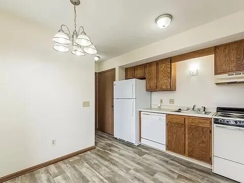 Building Photo - 573 Irving Wick Dr E