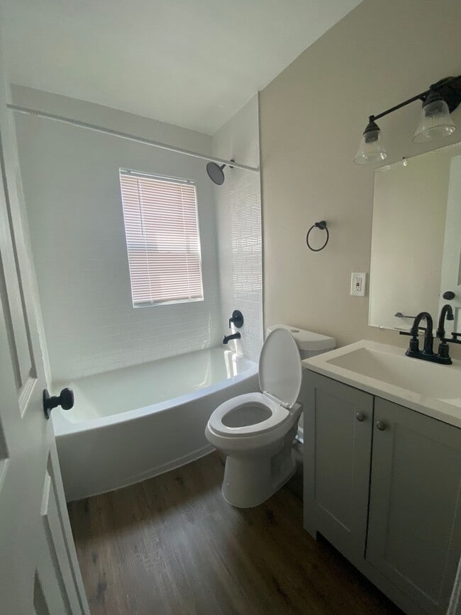 Building Photo - Fully Renovated 3-Bedroom Home – Move-In R...