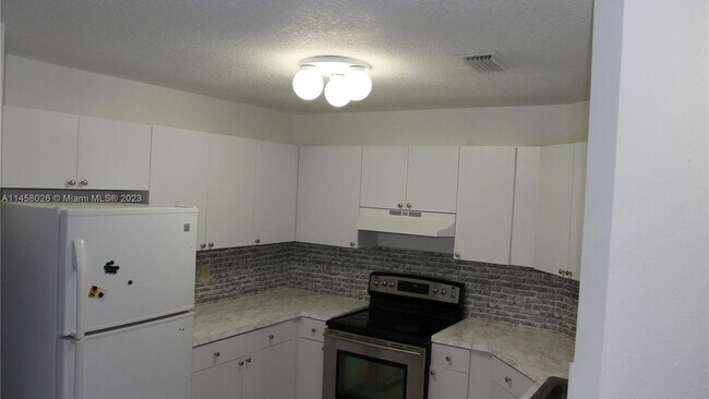Building Photo - 6473 SW 128th Ct