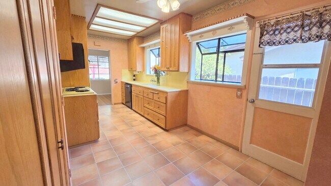 Building Photo - 14555 Figueras Rd