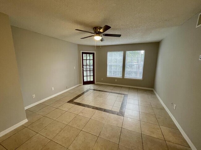 Building Photo - 6166 Westgate Dr