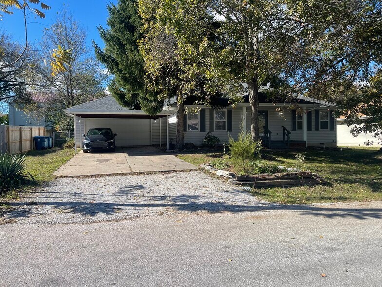 Primary Photo - 317 S Market St