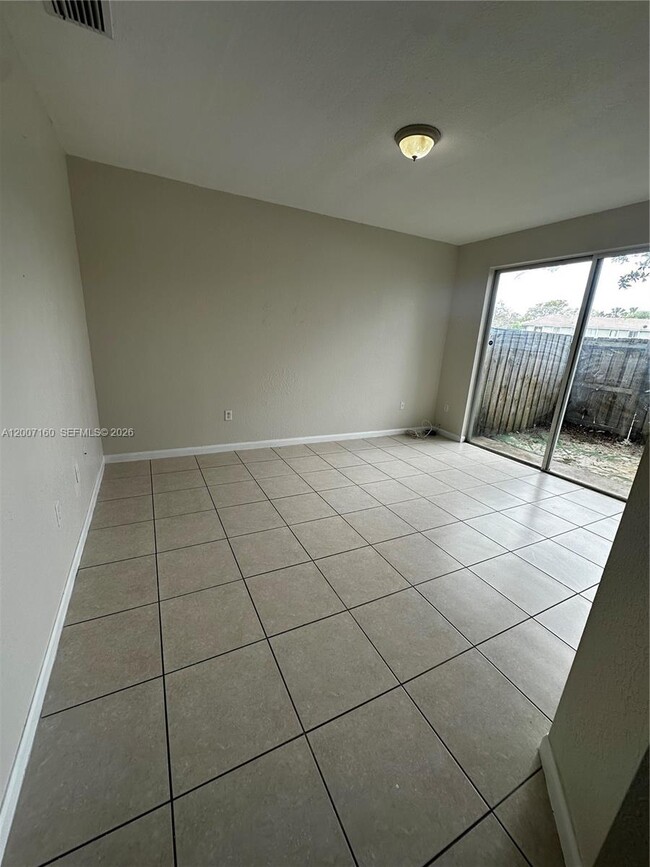 Building Photo - 2812 SE 16th Ave