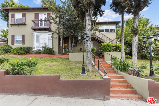 Building Photo - 3318 Barham Blvd