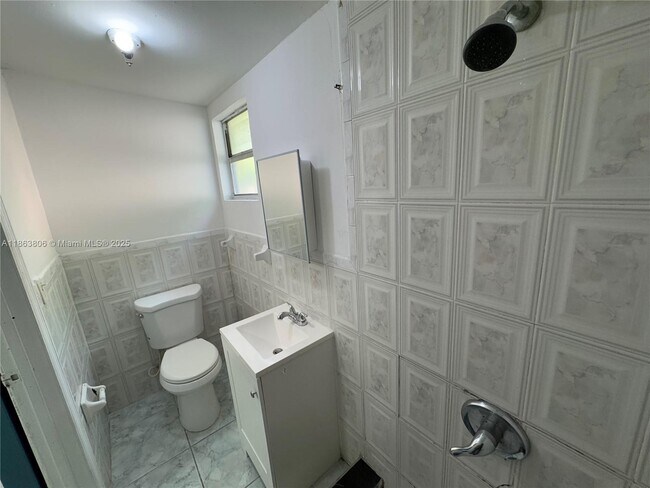 Building Photo - 2148 NW 18th Terrace