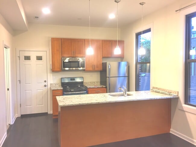 Building Photo - 1421 W Huron St