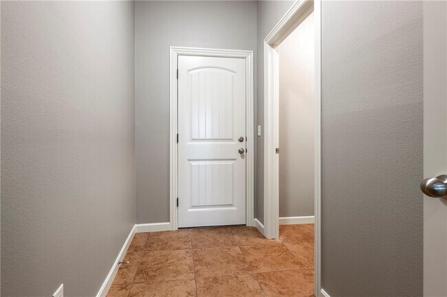 Building Photo - 4403 W Meadow Oaks Dr