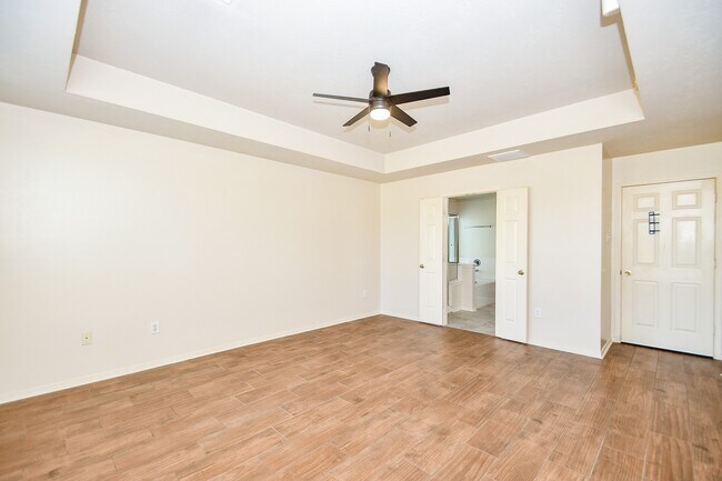Building Photo - 1310 Lake Edinburg Ct