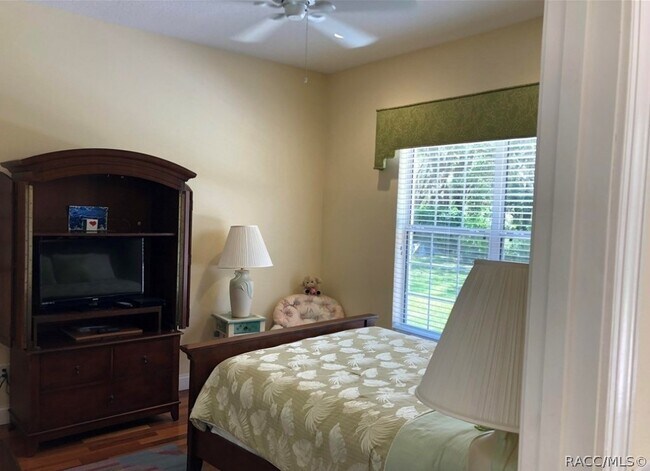 Building Photo - 334 W Pearson St