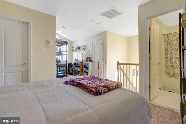 Building Photo - 5257 Bessley Pl