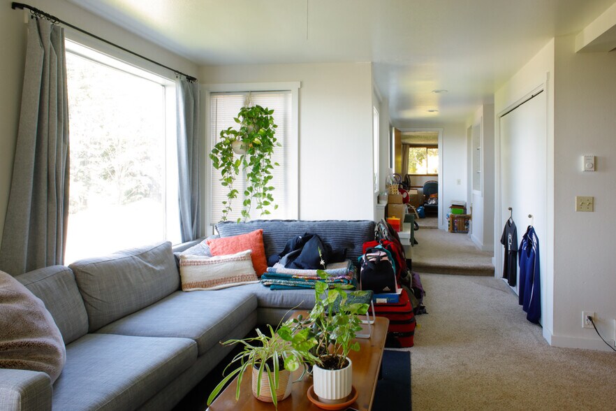 Building Photo - 2219 11th Ave W