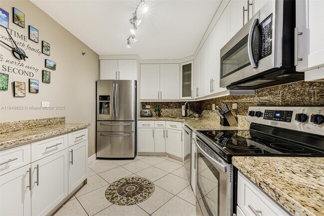 Building Photo - 6039 Collins Ave