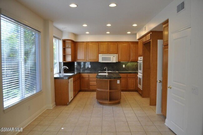 Building Photo - 1596 Blue Canyon St