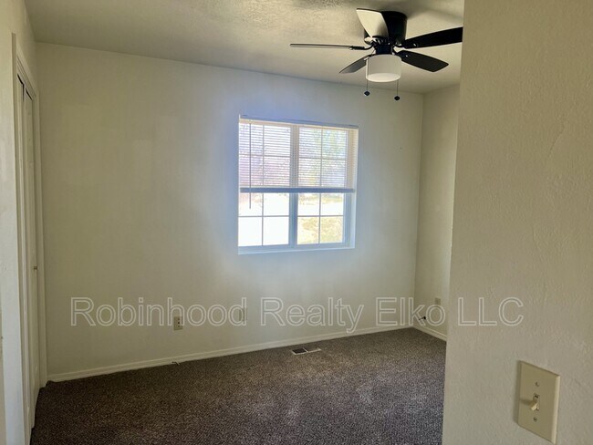 Building Photo - 132 Flora Pl
