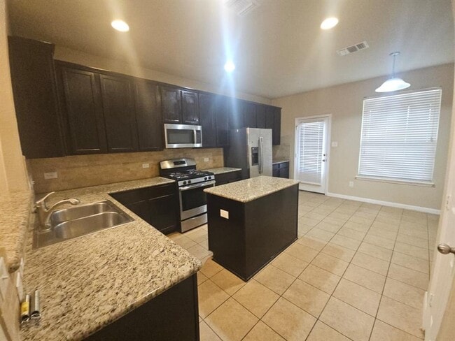 Building Photo - 534 Christopher's Cove