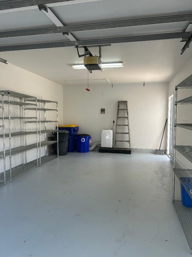 Building Photo - 6114 SE Georgetown Pl