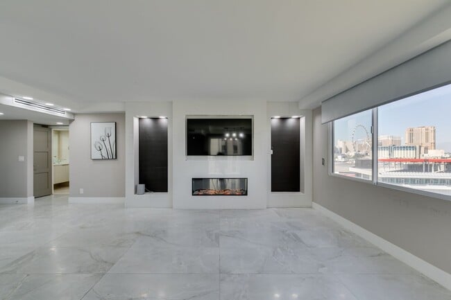 Building Photo - Elevated Penthouse Living with Private Terrace & Resort-Style Amenities * MOVE IN SPECIAL *