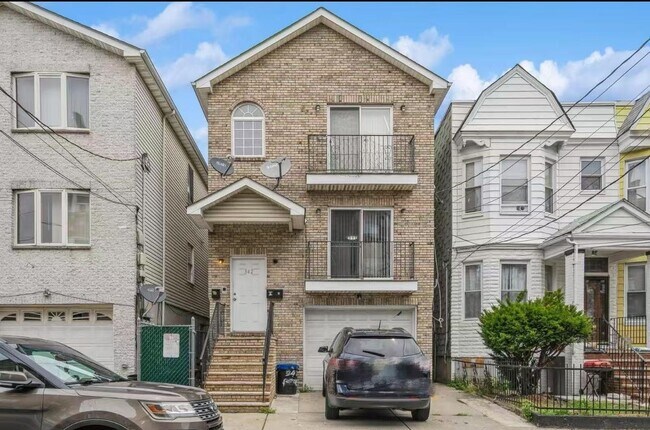 Primary Photo - 342 Forrest St