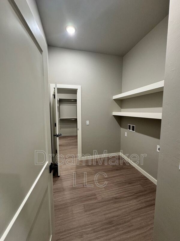 Building Photo - 678 Apple Blossom Way