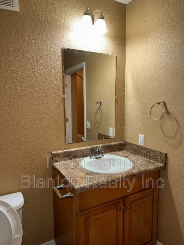 Building Photo - 7071 Lake Joanne Dr