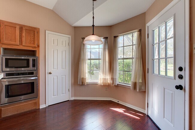 Building Photo - Elegant Pflugerville Home with Comfortable Living Spaces