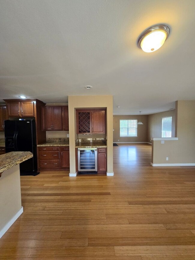 Building Photo - Beautiful 4 Bedroom 2.5 Bath in Rainier